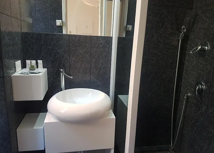 米妮翁酒店 酒店 *